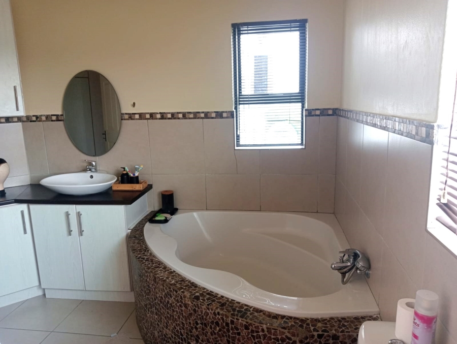 4 Bedroom Property for Sale in Strelitzia Park Eastern Cape